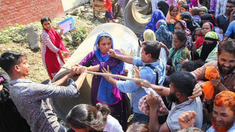 প্রেসক্লাবে পেঁয়াজ নিয়ে মারামারি!