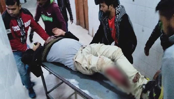 জামালপুরে সাংবাদিকের দুই পা ভেঙ্গে দিয়েছে ছাত্রলীগ নেতা