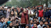 জামিয়া বিশ্ববিদ্যালয়ে অভিযানের প্রতিবাদে ফুঁসে উঠেছে শিক্ষার্থীরা