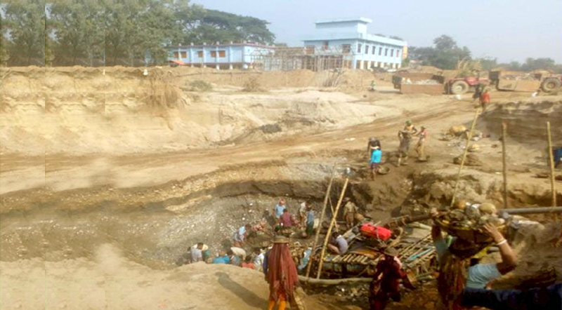 কোম্পানীগঞ্জে বোমা মেশিন দিয়ে পাথর উত্তোলন: হুমকিতে বিদ্যালয়