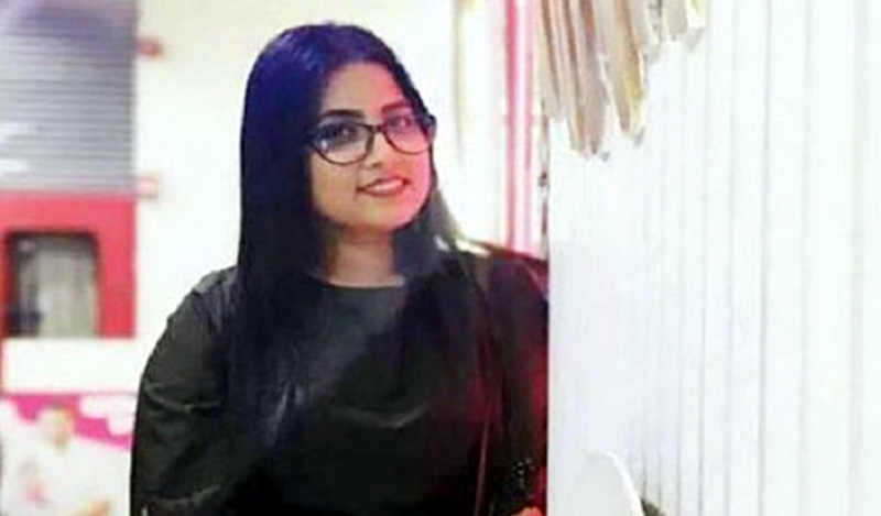 মোটরসাইকেল থেকে পড়ে আহত ইডেন ছাত্রীর মৃত্যু