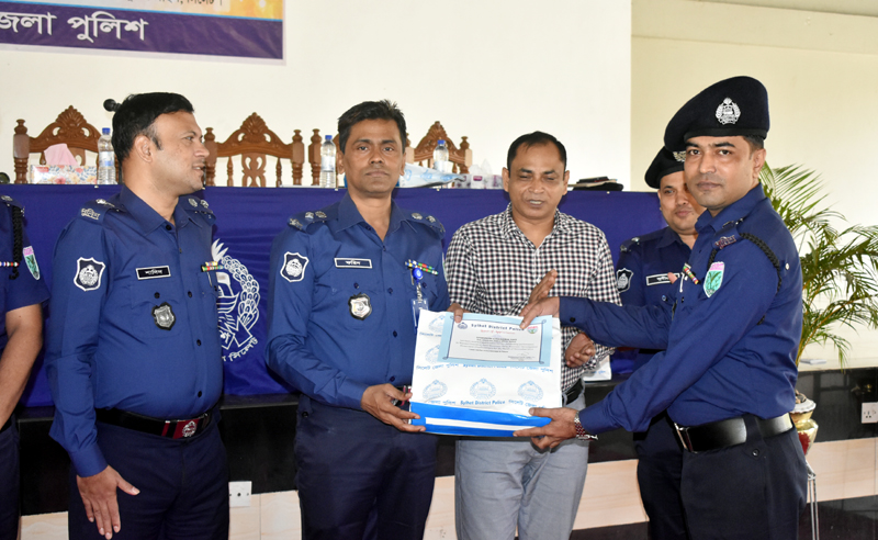 সিলেট জেলা পুলিশের দক্ষ অফিসারদের পুরস্কার প্রদান