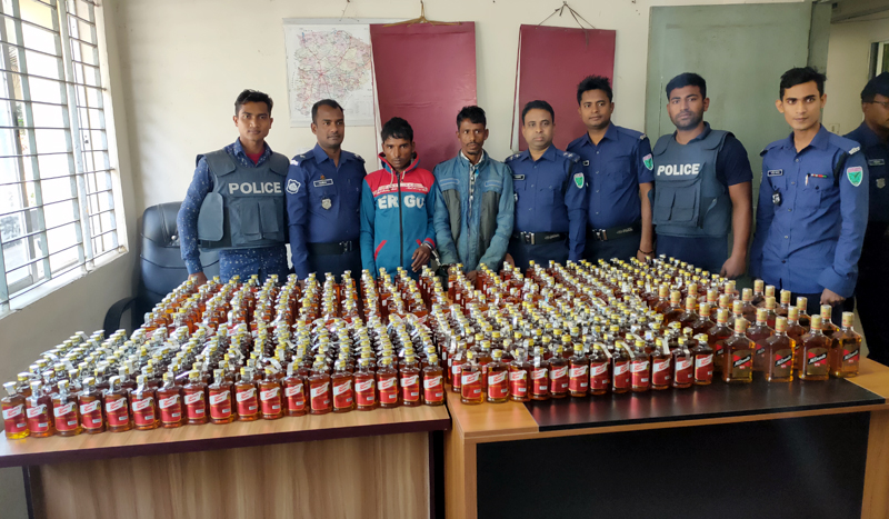 কোম্পানিগঞ্জে পুলিশের অভিযানে ৭১৫ বোতল মদসহ আটক ২