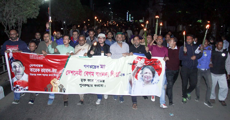 খালেদা জিয়ার মুক্তির দাবিতে সিলেটে বিএনপির মশাল মিছিল