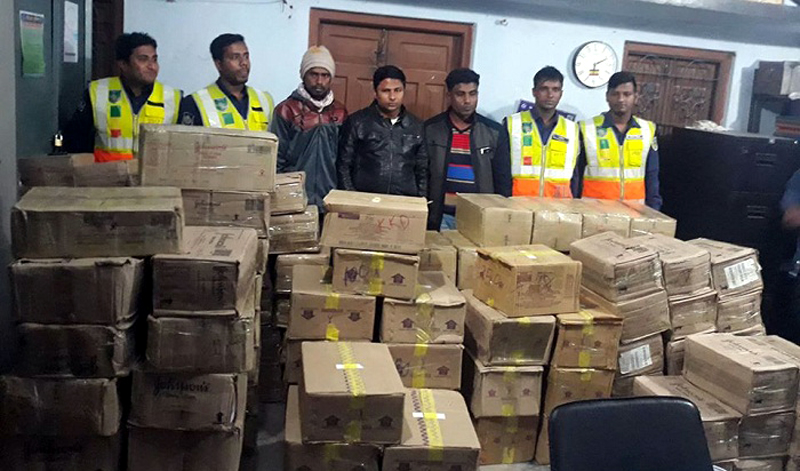 ছাতকে ১২ লক্ষ টাকার চোরাই পণ্যসহ তিনজনকে আটক করায় এসআই রুনু মিয়ার বদলি!