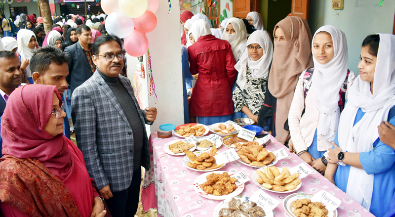 সিলেট সরকারি মহিলা কলেজে পিঠা উৎসব