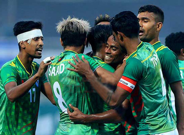 সিলেটের মতিনের জোড়া গোলে সেমিফাইনালে বাংলাদেশ