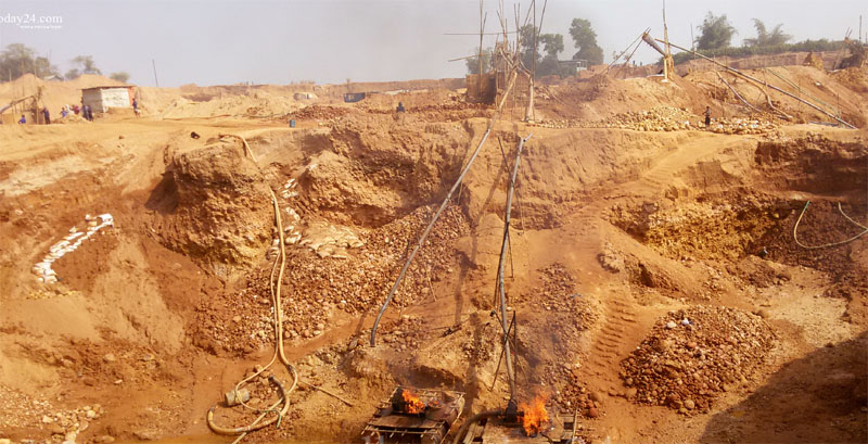 কোম্পানীগঞ্জে পাথর কোয়ারিতে টাস্কফোর্সের অভিযান: সরঞ্জামাদি পুড়িয়ে ধ্বংস