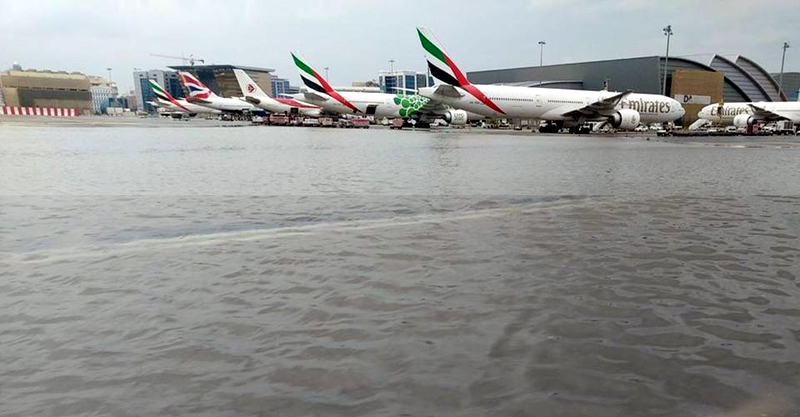 দুবাই বিমানবন্দর পানির নিচে, সব ফ্লাইট স্থগিত