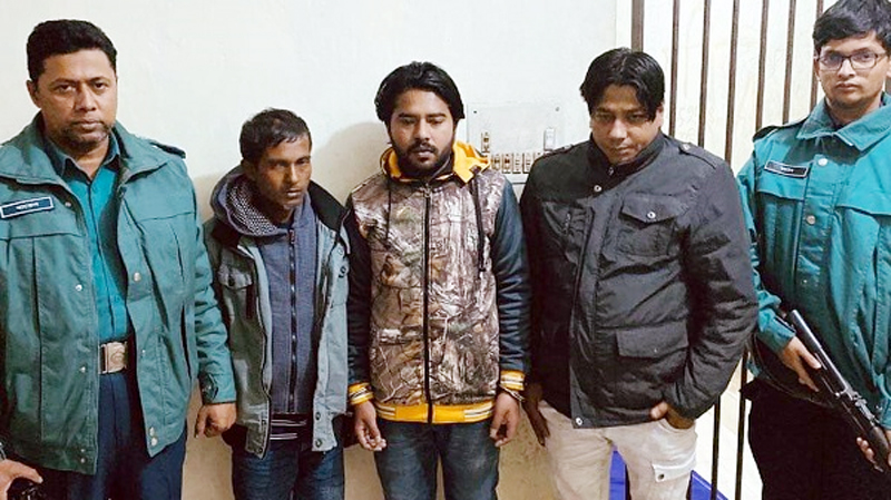 নগরীর কালীঘাট থেকে ৩ জুয়াড়ি আটক