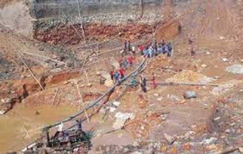 ভোলাগঞ্জে অবৈধ ভাবে পাথর উত্তোলনের সময় বোমা মেশিনের বেল্ট ছিড়ে শ্রমিক নিহত