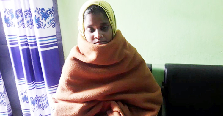 স্বামীর নির্যাতনে তীব্র শীতে রাতে নদী সাঁতরে থানায় গৃহবধূ