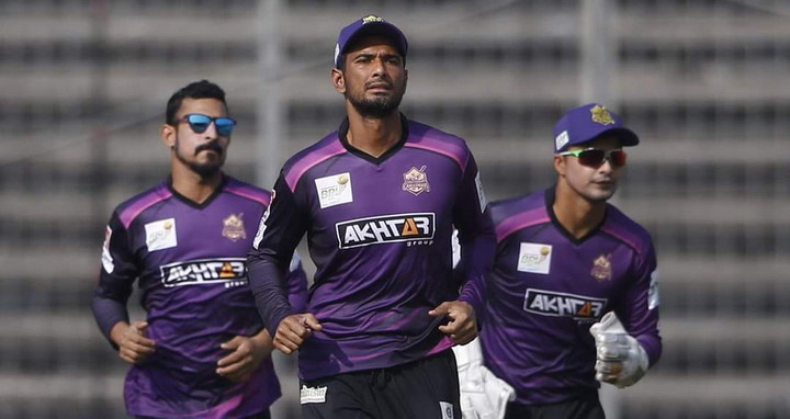 সিলেট ক্রিকেট স্টেডিয়ামে খুলনার বিপক্ষে বোলিংয়ে চট্টগ্রাম