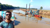তাহিরপুরে বৌলাই নদীতে ড্রেজার রাজুর থাবা: হুমকির মূখে বসত-বাড়ি ও পরিবেশ