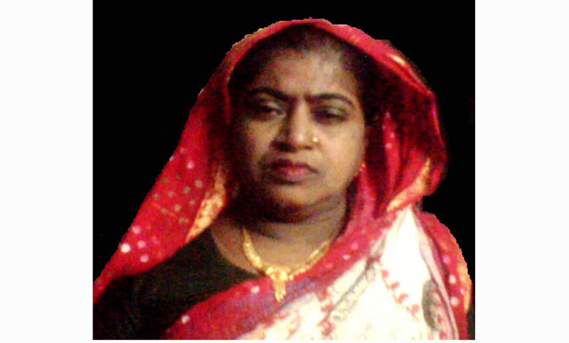 মাকে কুপিয়ে হত্যা করল মেয়ে!