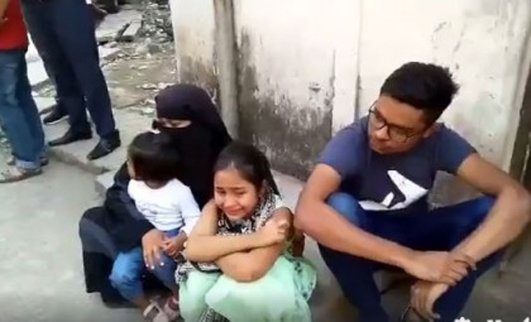 ছিনতাইকারীর কবলে পড়ে খুন সিলেটের গৃহবধূ: ঢাকা হাসপাতালের মর্গে ছেলে-মেয়ের কান্না