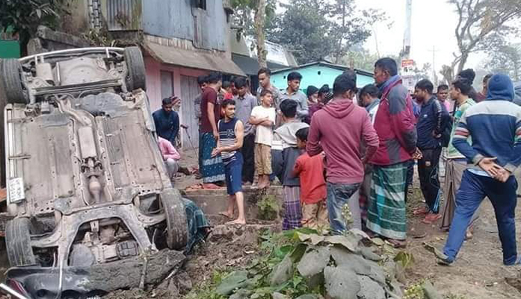 বিশ্বনাথে প্রাইভেট কার খাদে পড়ে চার এসএসসি পরীক্ষার্থী আহত