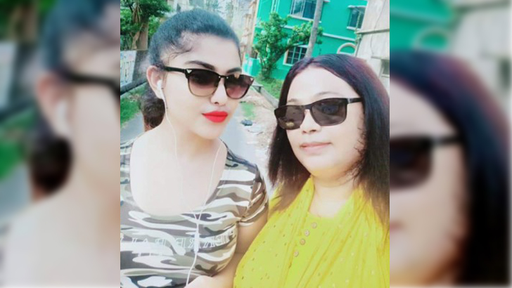 গভীর রাতে নদীর ধারে নিয়ে মা-মেয়েকে পুড়িয়ে হত্যা!
