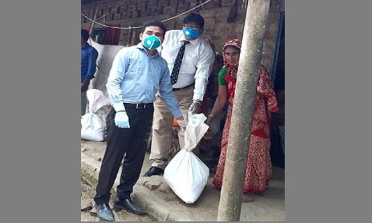 বিশ্বনাথে বাড়ি বাড়ি যাচ্ছে সরকারি ত্রাণ