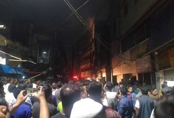 নগরীর লালবাজারে আবাসিক হোটেলে আগুন, ব্যাপক ক্ষয় ক্ষতি