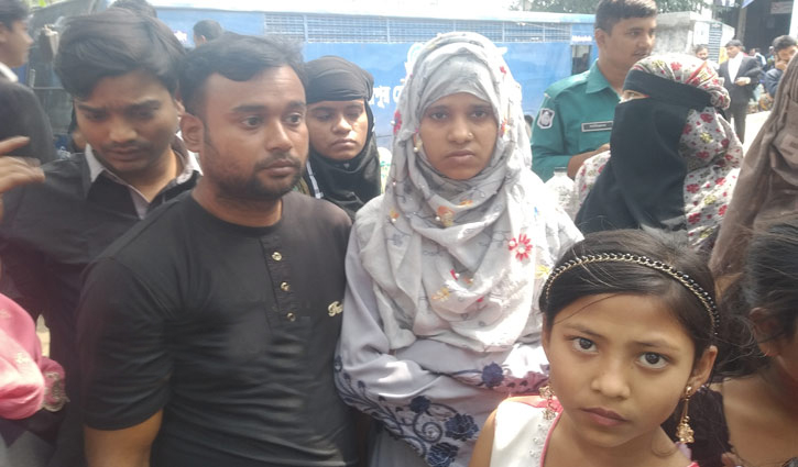 ‘ঘুমাতে গেলে মনে হয়, মেয়ে এসে ডাকছে’