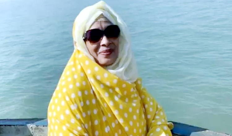 আহত সেই শিক্ষিকার হাতে অস্ত্রোপচার