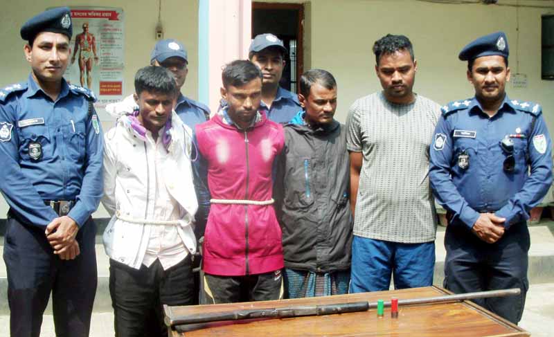 জগন্নাথপুরে অস্ত্রসহ গ্রেফতার ৪