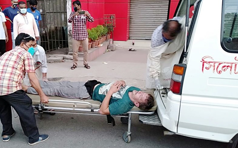 সিলেটে সড়কের পাশে অজ্ঞান ফিনল্যান্ডের নাগরিক