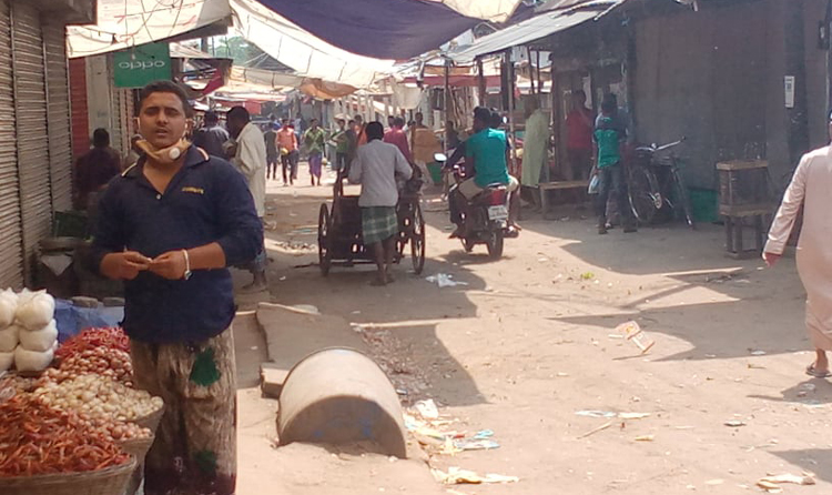 করোনা ভাইরাস রোধে তাহিরপুরে নিষেধাজ্ঞা মানছে না কেউ