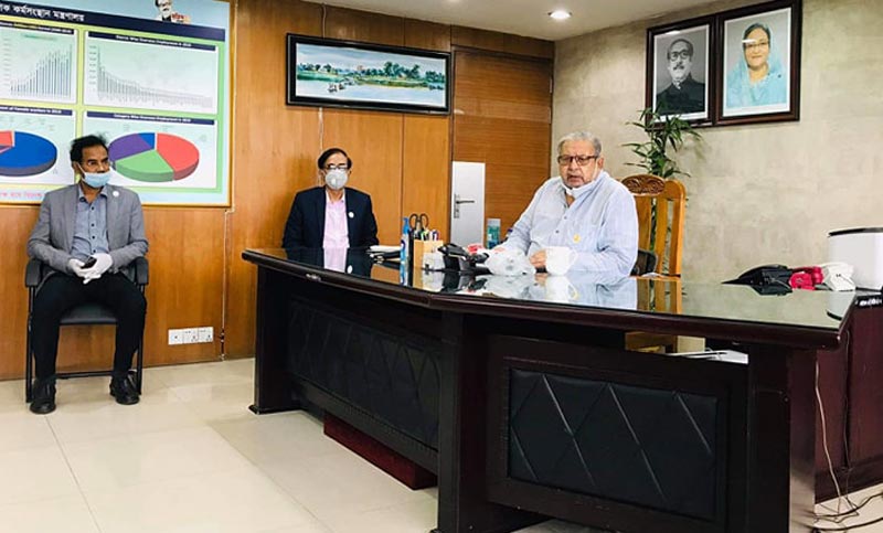 সহজ শর্তে প্রবাসীদের ঋণ দেবে সরকার : প্রবাসীকল্যাণমন্ত্রী