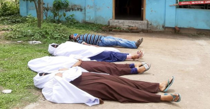 থানায় মামলা নেয়নি পুলিশ, কাফনের কাপড় পরে আশ্রয় চাইলো ধর্ষিতার পরিবার