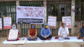 বাড়ি ভাড়া মওকুফের সিদ্ধান্ত না আসায় দ্বিতীয় দিনেও নতুনধারার অনশন অব্যহত