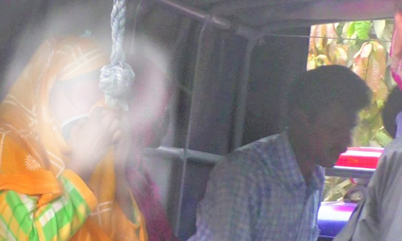 অসামাজিক কাজে লিপ্ত থাকায় দুই নারীসহ হাতেনাতে ধরা খেলেন ইউপি সদস্য