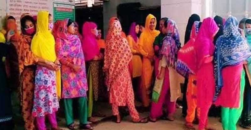 কারখানায় ফিরেছে শ্রমিকরা, ঢুকতে দিচ্ছে না বাড়িওয়ালা