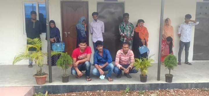 অসামাজিক কার্যকলাপের দায়ে ১১ নারী-পুরুষ আটক