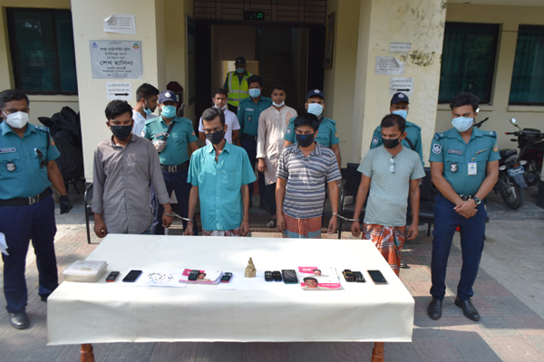 জিনের বাদশা চক্রের ৪ সদস্য গ্রেফতার