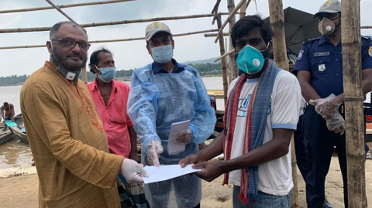 সিলেটে ট্যুর গাইডদের কে প্রজন্ম পরিষদে অর্থ সহায়তা