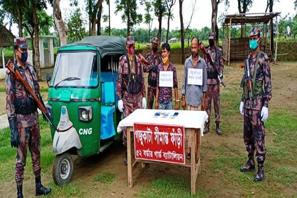 বিয়ানীবাজারে ইয়াবা ও অটোরিকশাসহ আটক ২