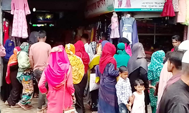 গোয়াইনঘাটে ঈদের কেনাকাটায় দোকানগুলোতে ভিড়, বাড়ছে করোনার ঝুকি