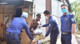 গোলাপগঞ্জে মৎস্যজীবি ও নিম্ন আয়ের মানুষের মাঝে এসপির খাদ্য সামগ্রী বিতরন