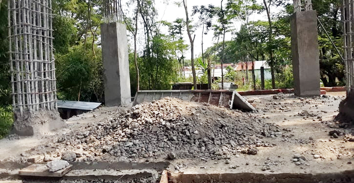 অনিয়মের সংবাদ প্রকাশের পর গোয়াইনঘাটে বিদ্যালয়ের ভবন নির্মাণের কাজ বন্ধ