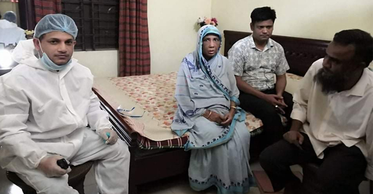 প্রয়াত সাংবাদিক ইকবাল মনসুরের বাসায় মতিউল বারীর ঈদ উপহার