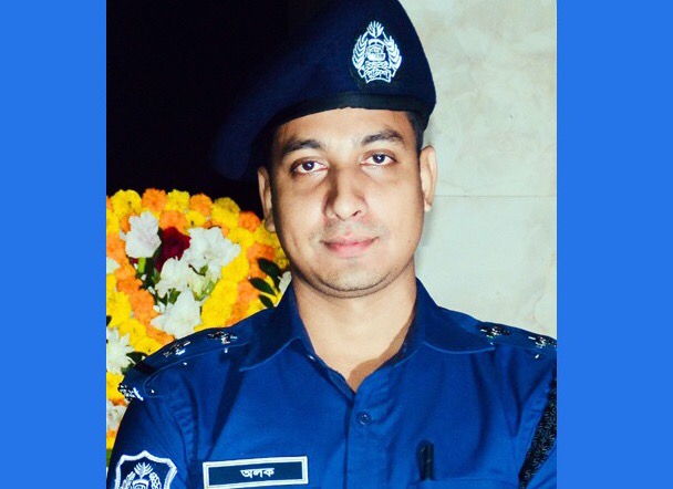 বিশ্বনাথে এসআই অলক দাসে’র করোনা জয়
