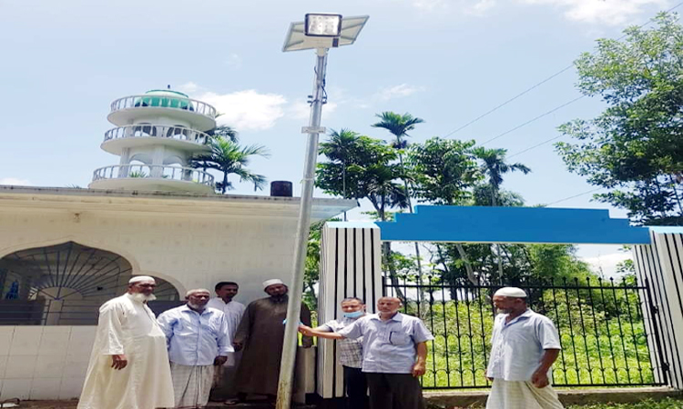 বিশ্বনাথে ২৭টি পয়েন্টে সোলার স্ট্রিট লাইট দিলেন এমপি মোকাব্বির খান