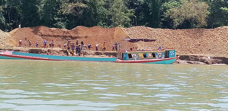 লোভাছড়ায় বহিরাগত শ্রমিক, করোনার হটস্পট কানাইঘাট উপজেলা