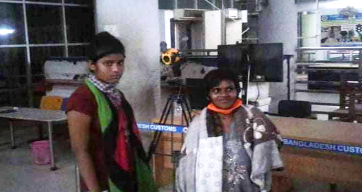 ভারতে পাচার হওয়া দুই তরুণীকে দেশে ফেরত পাঠিয়েছে পুলিশ