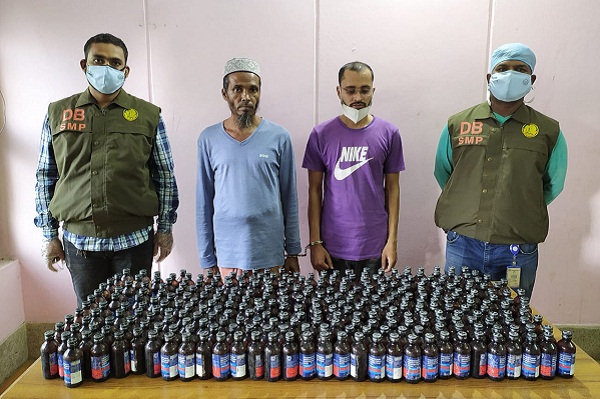 শাহপরাণ থেকে ফেনসিডিল ও প্রাইভেটকারসহ আটক ২