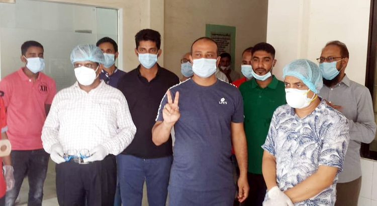 করোনা জয়, বাসায় ফিরলেন কাউন্সিলর আজাদ