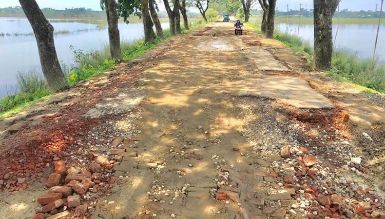 গোয়াইনঘাট রাধানগর রাস্তা মেরামতের জন্য প্রবাসী কল্যাণ মন্ত্রীর ১০ লক্ষ টাকা অনুদান