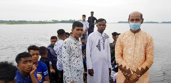 নন্দিরগাঁও ইউপির বন্যা কবলিত মানুষের পাশে চেয়ারম্যান কামরুল হাসান আমিরুল